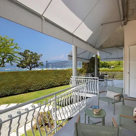 Villa Yachting Lakefront