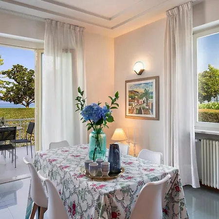 Yachting Lakefront Villa Bardolino