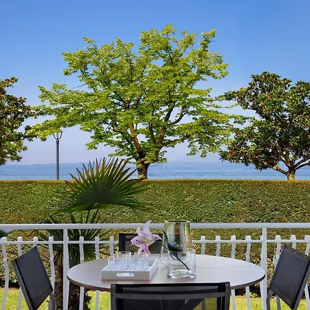 Villa Yachting Lakefront